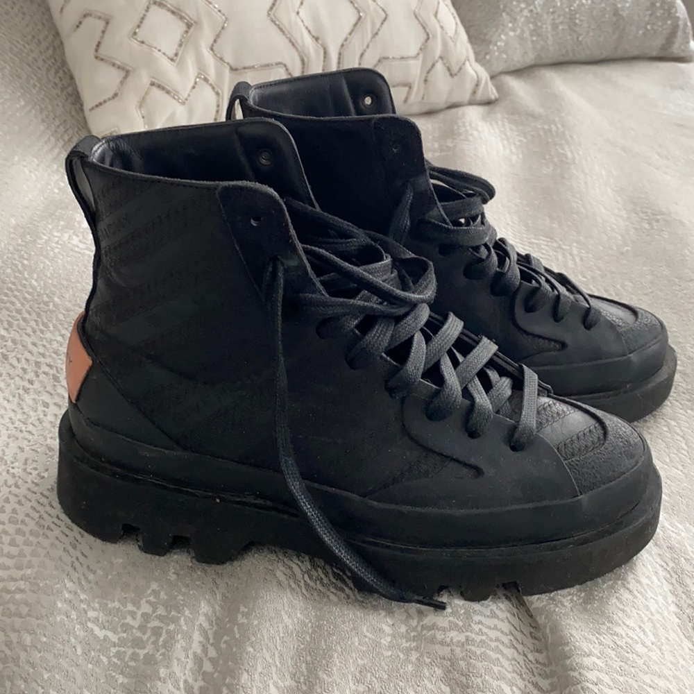Givenchy Chunky sneakers !